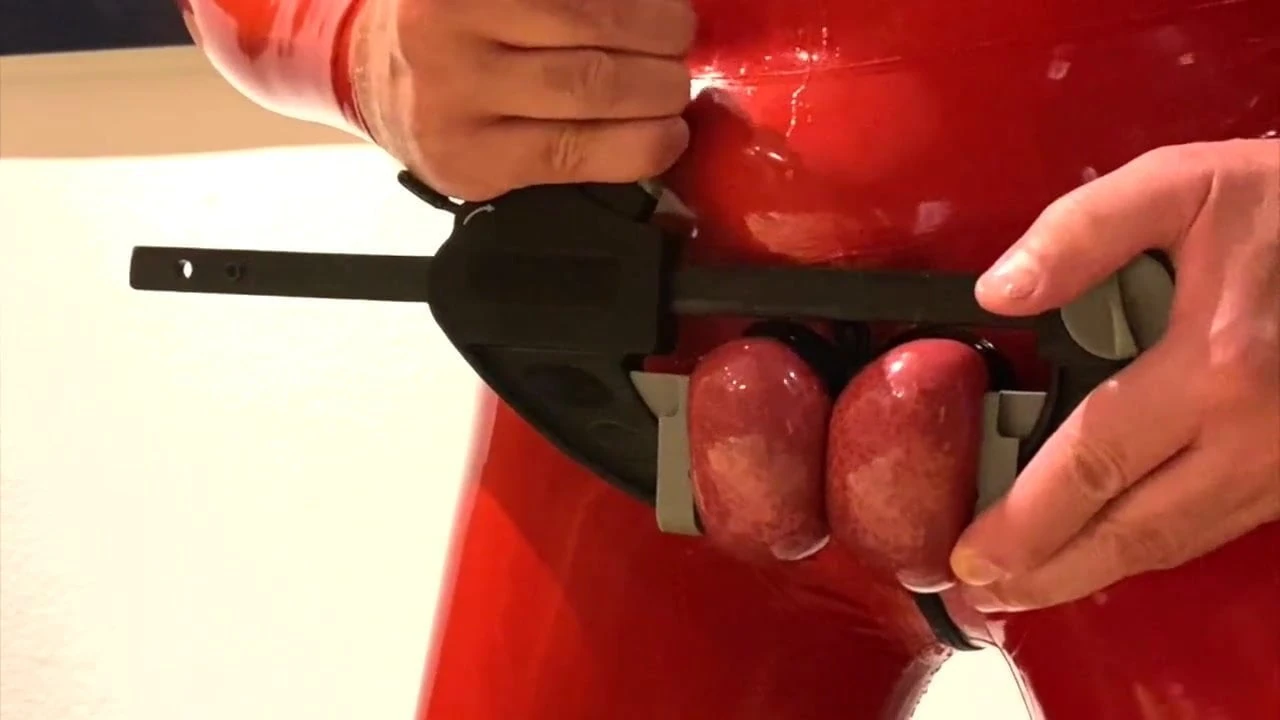 Bollar i röd latex