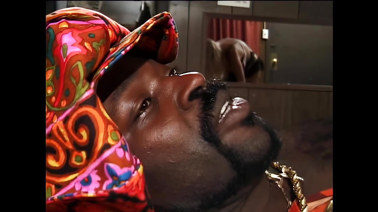 음란한 창녀를 위한 대물 자지