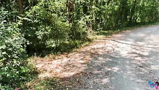Aku merebut keperawanan budak seks kutu buku yang janji akan membantuku di hutan!