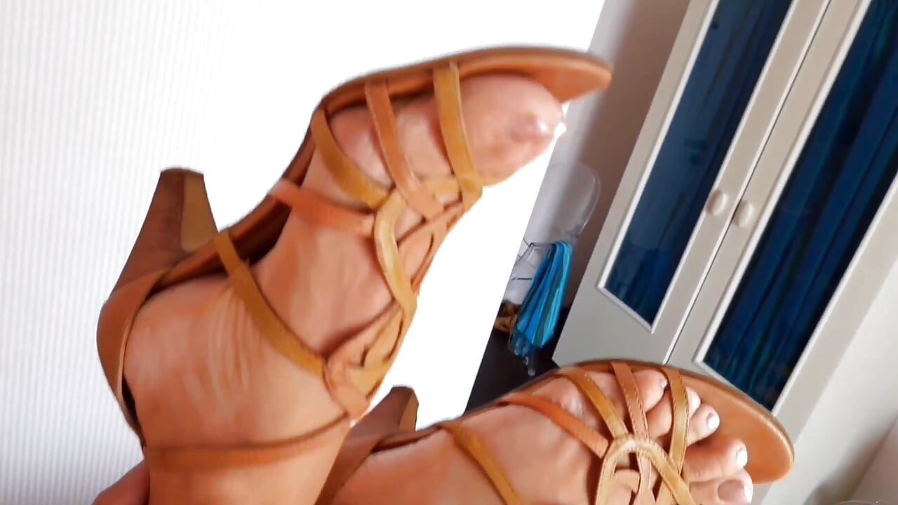 Selena's Gold Rain and Sex in Heels