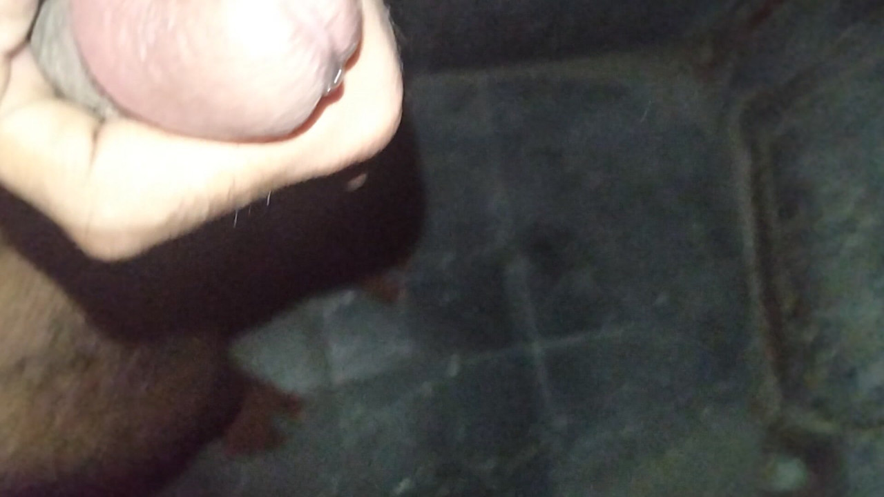 Băiat indian care se masturbează noaptea cu o pulă tare