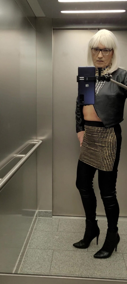 Tamara in the elevator