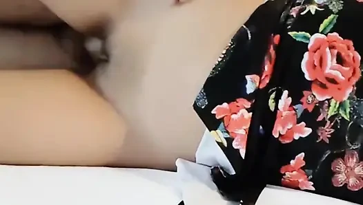 Cewek ini suka banget sama pria yang lebih tua dan memilih pria yang lebih mesum untuk dientot