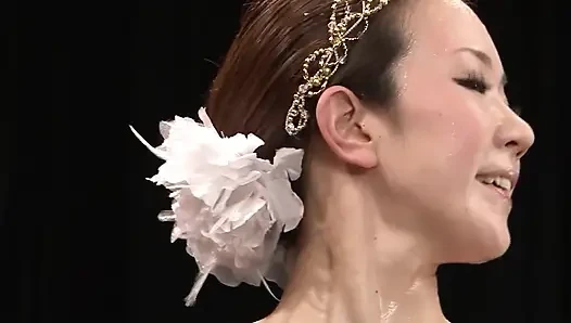 Nippon emiciler sahne-3 Japon dansçı iki yarakla sikiliyor yüze boşalma ve döllemeyle bitiyor