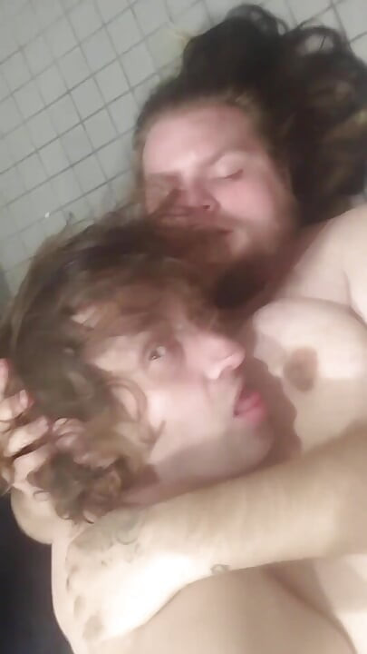T4t casal batendo meu chickcock grosso cru repetidamente no hott do meu noivo transmasc deixando cair mancunt nua no chuveiro
