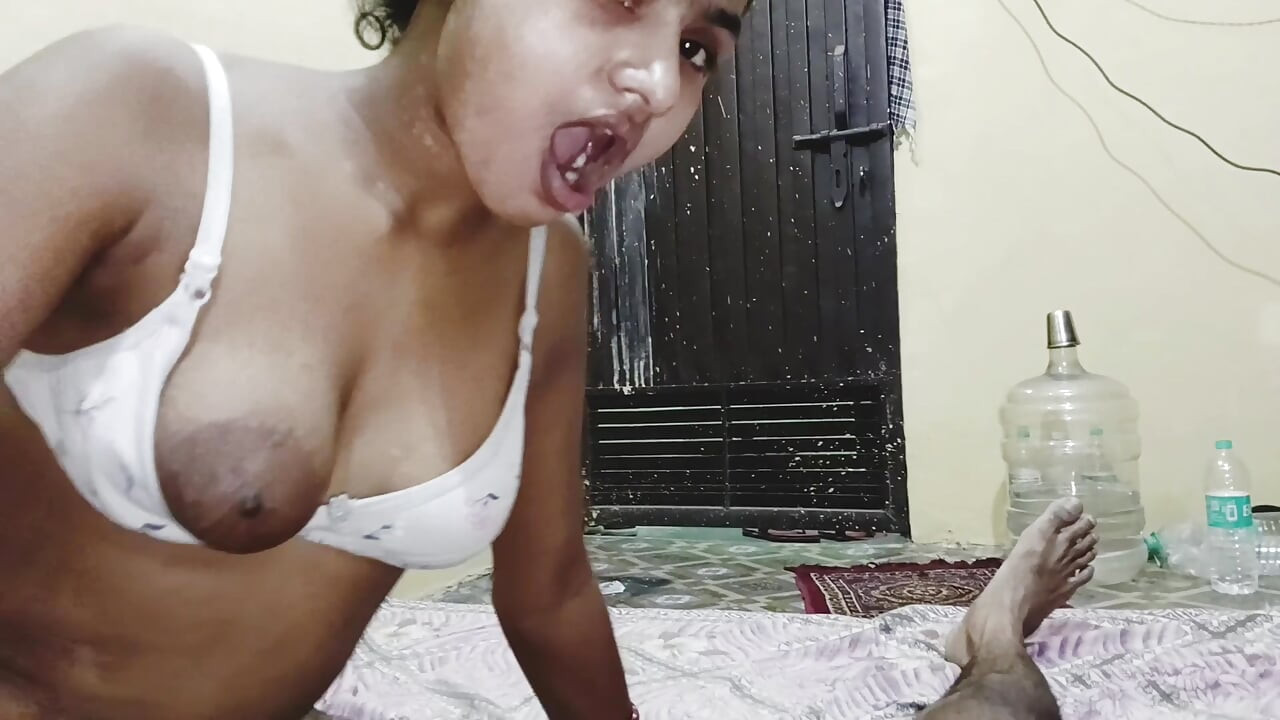 Bị Bhabhi bắt gặp trong khi sục cu - Desi Devar Bhabhi làm tình bị cấm nóng bỏng