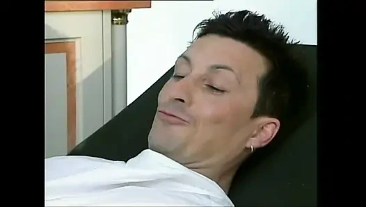 Gruppensex von fantastischen vollbusigen MILfs arsch gefickt und in den mund gespritzt