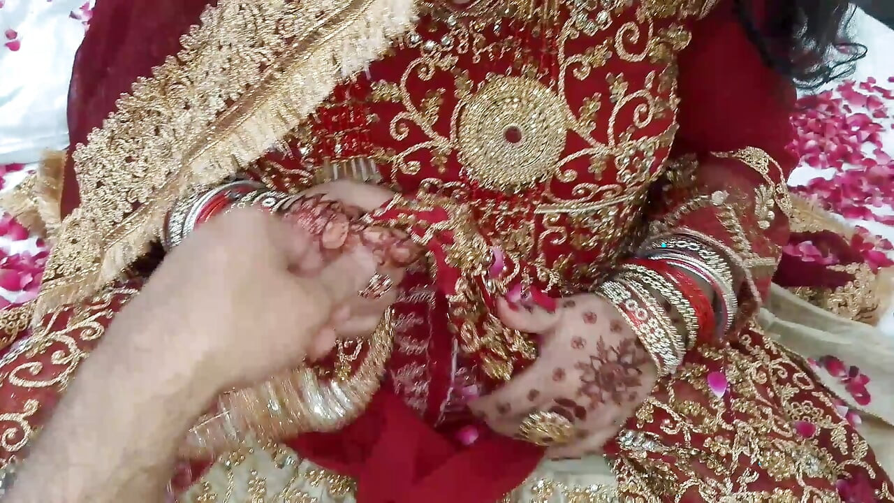 Suhagrat - เย็ดคืนแต่งงานครั้งแรก - คู่รักอินเดียสุดฮอตใหม่