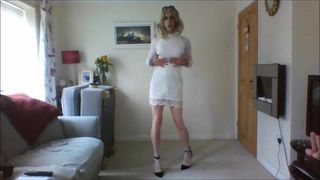 Ik hou van mijn nieuwe witte jurk