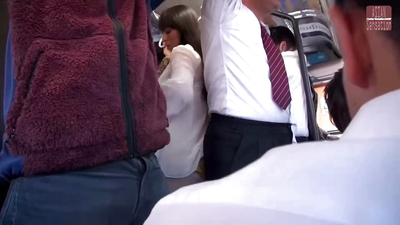 Packed Train Temptation - Married Woman's Panties Show, Turning Into a Secret Mutual Tease