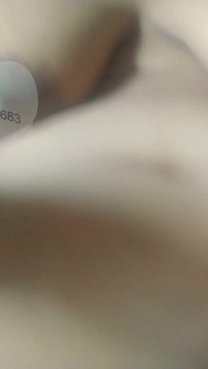 لحظة عاطفية من "فتاة سمينة ساخنة تستمني بمفردها في المنزل"