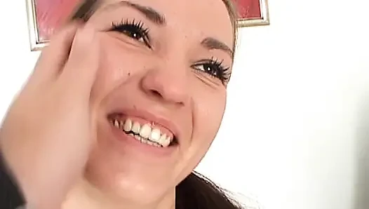Kirli esmer dildo ve sert yarakla sikiliyor