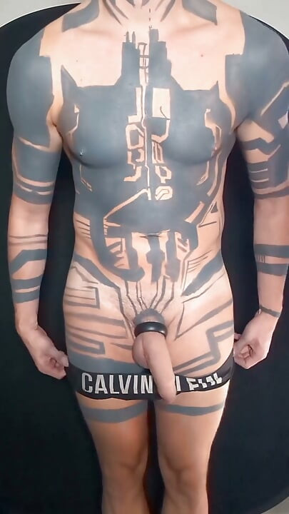 Pictând pe propriile mele tatuaje goale