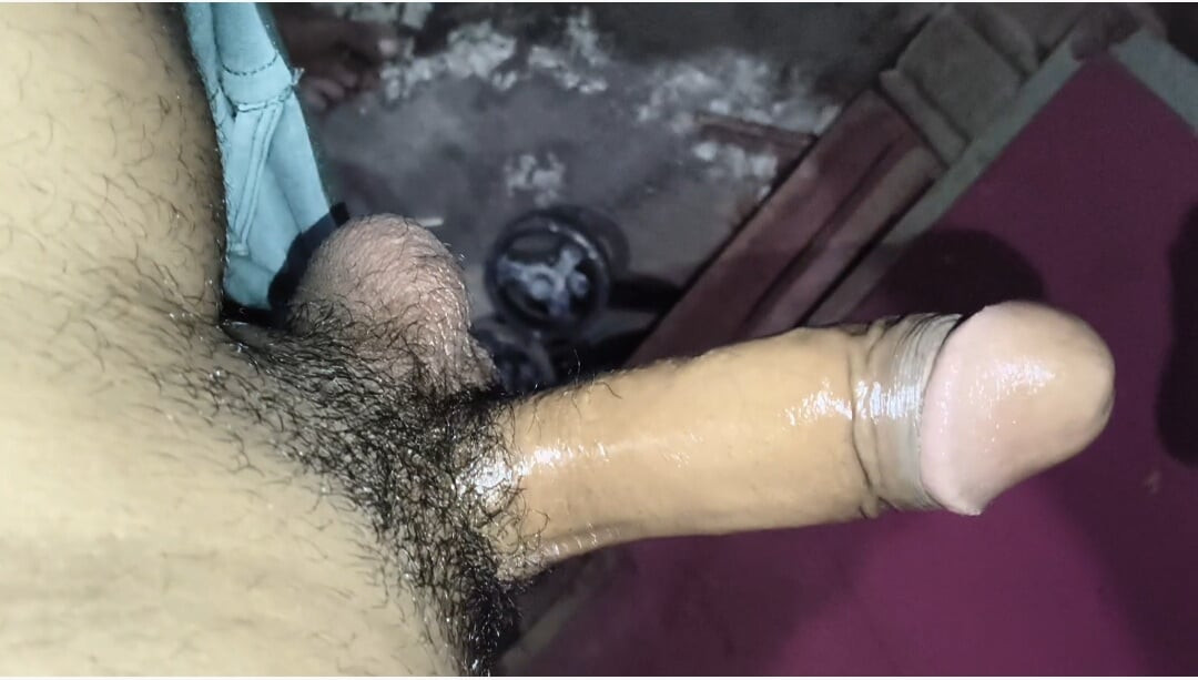 Padosan bhabhi ko nahate hue dekh liya maine FIR mujhe Muth maarna pada kya Karun doston