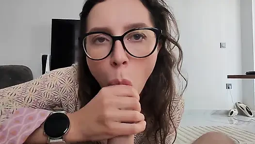 Apa yang dia, kakak tiri, lakukan dengan lidahnya!?