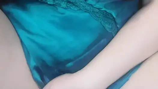 Ah, this color suits my beautiful curvy body