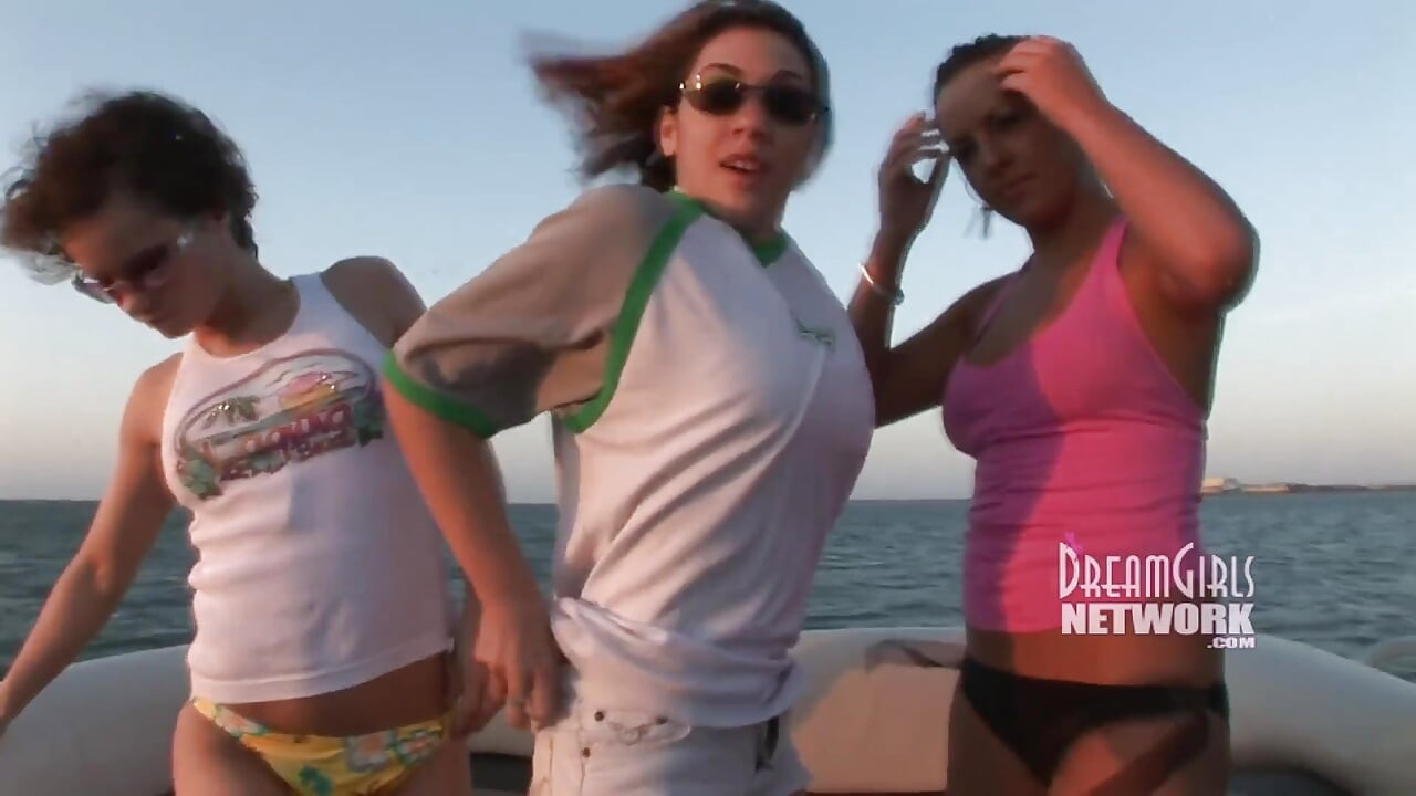Sur padre, tres chicas paseo en barco