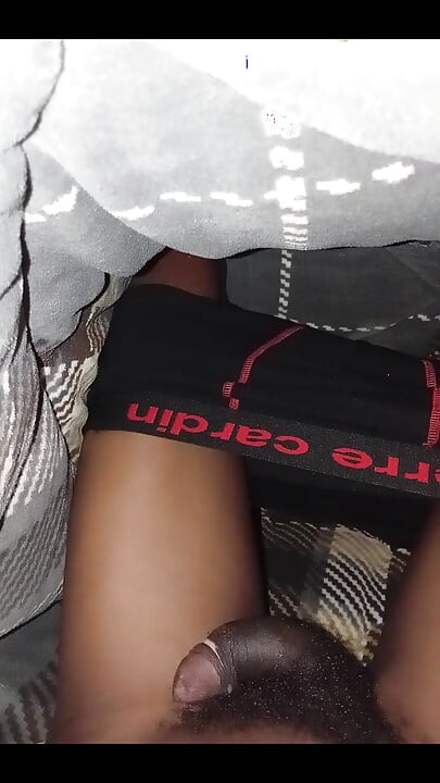 Seksi sama s velikim crnim u spavaćoj sobi