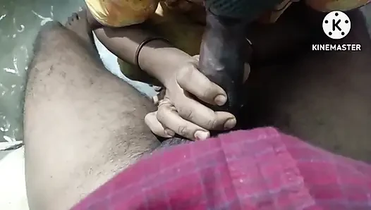Hot indian big bobs aunty bowlojab doing