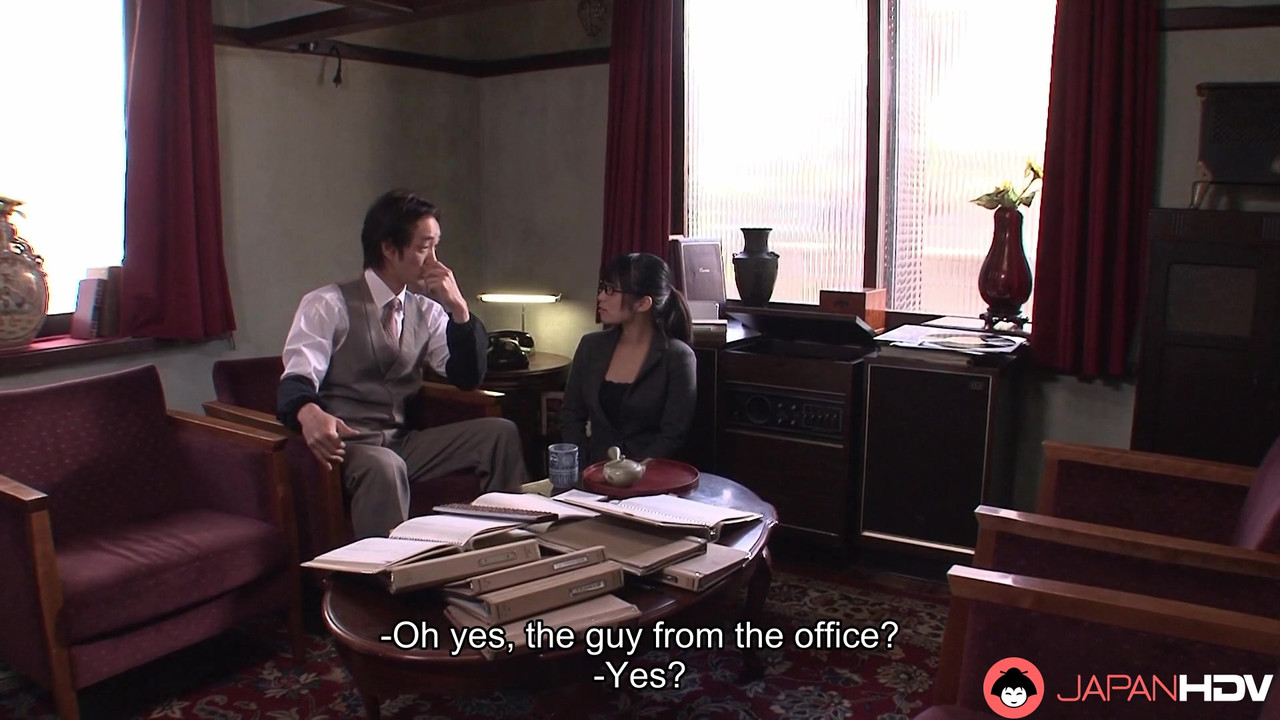 日本办公室女士nana kunimi在办公室里吮吸鸡巴，无码。