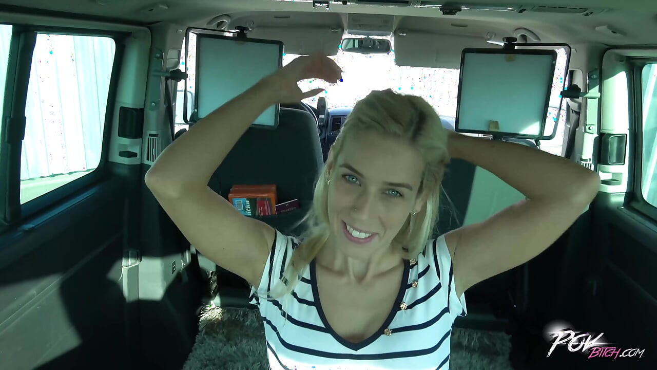 Rubia linda consigue preñada durante el sexo en el coche