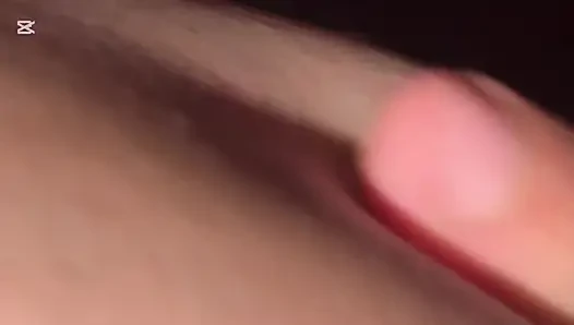 Kanepede kız kardeşimin göğüslerini emiyor