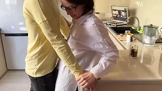 Penetrasi Ganda Istri Teman - Istri Muda Cums Dari Dua Trunk Dan Mendapat Wajah