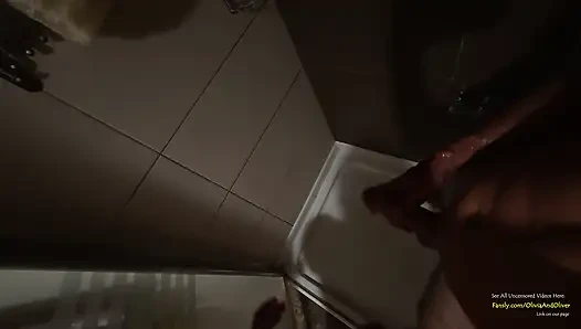 Dari ngentot basah dan liar sampai dicrot di muka di kamar mandi