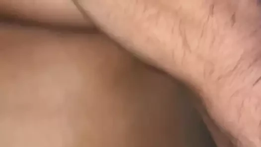 Mallu büyük memeli kız erkek arkadaşıyla eğleniyor