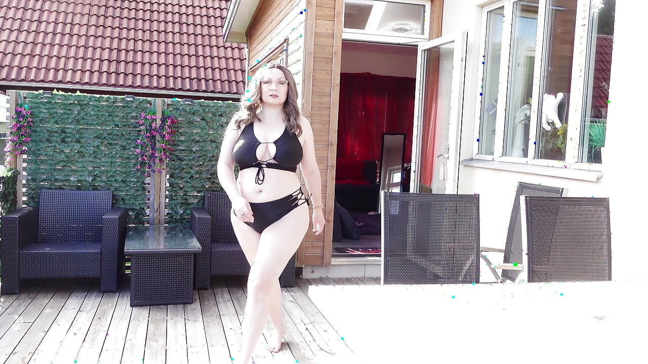 Isprobajte Haul! Ljetni kupaći kostimi! Zaobljena MILF Arya Grander