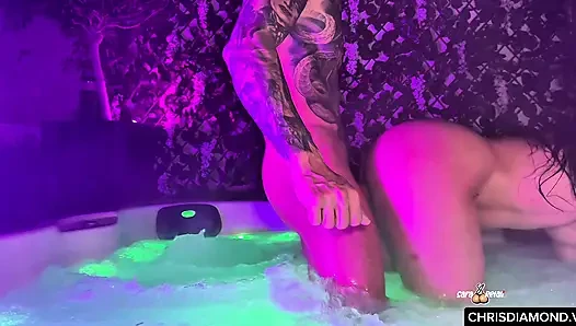 Chris diamond dientot habis-habisan di jacuzzi