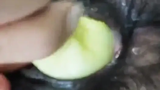 Hintli azgın kız dildoyla mastürbasyon yapıyor