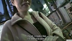 Wanita kantor Jepang tanpa ampun dengan kejutan tubuh dinamit
