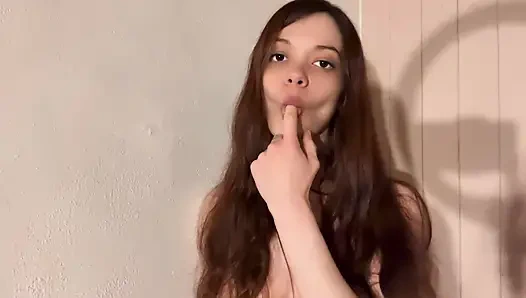 Dildomu emiyor - dollscult