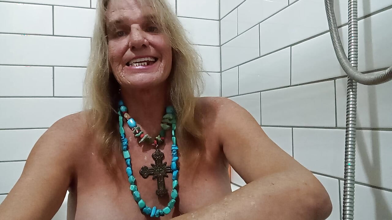 LizzyYum SD JULY 2026 big tits electric guitar shemale music FULL DVD #2 Split scene