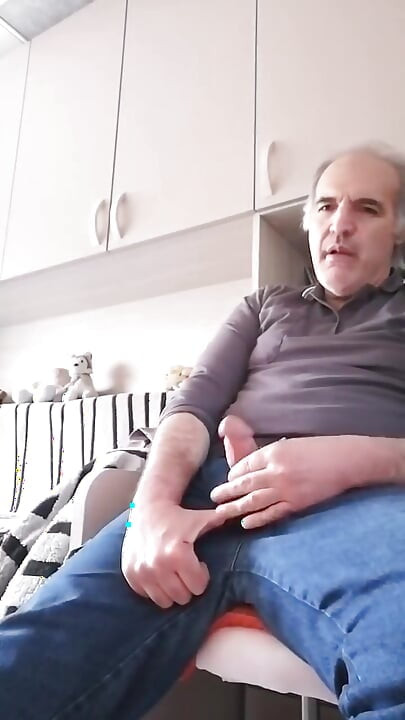 Můj tvrdý, oteklý pták chce být hned ošukána!