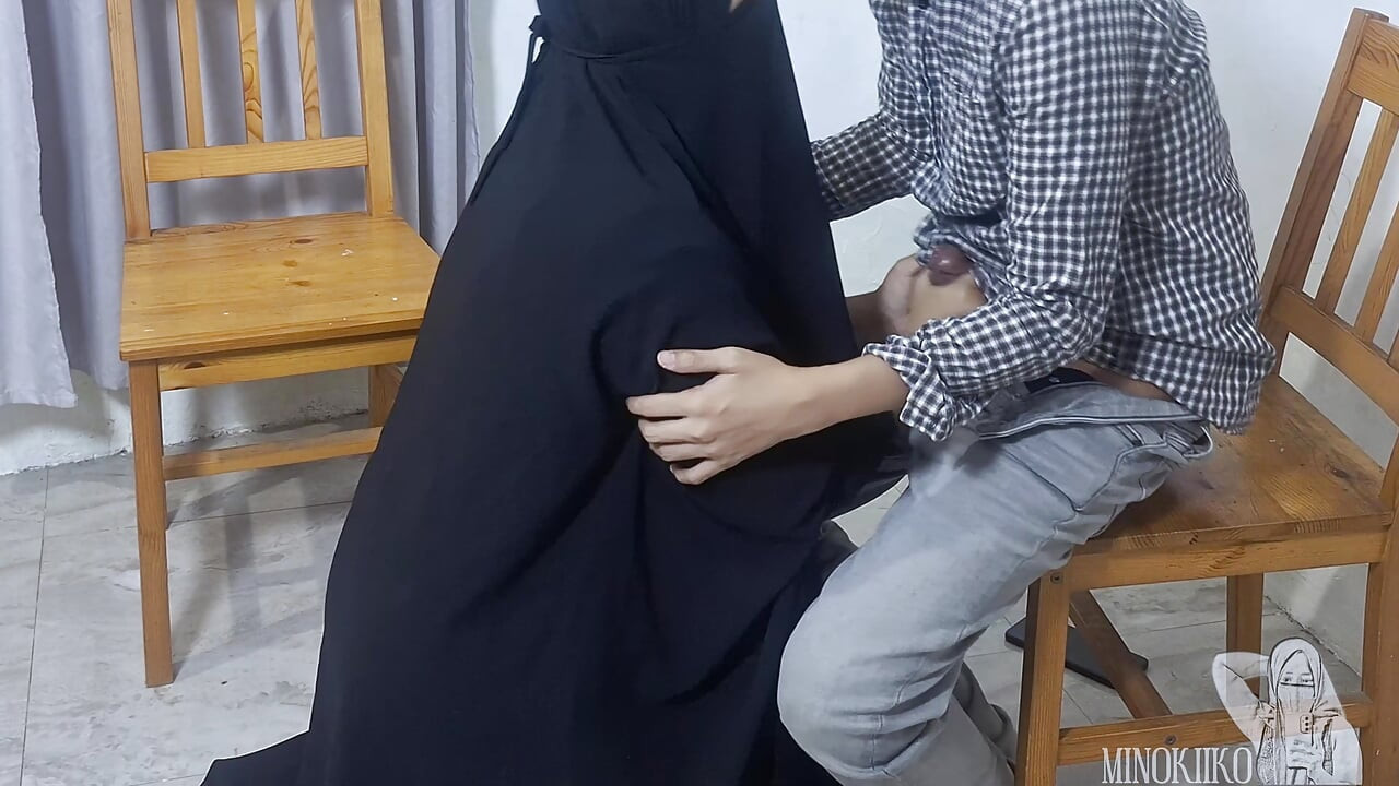 Hijab Girl with Niqab Drink a Fresh Cum from A Stranger in Waiting Room - Minokiiko