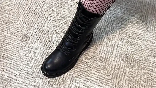 Testis! Kami menguji untuk melihat apakah pelernya akan meledak dengan sepatu besi dan bola tenis. Kerusakan gila pada tubuh jeleknya
