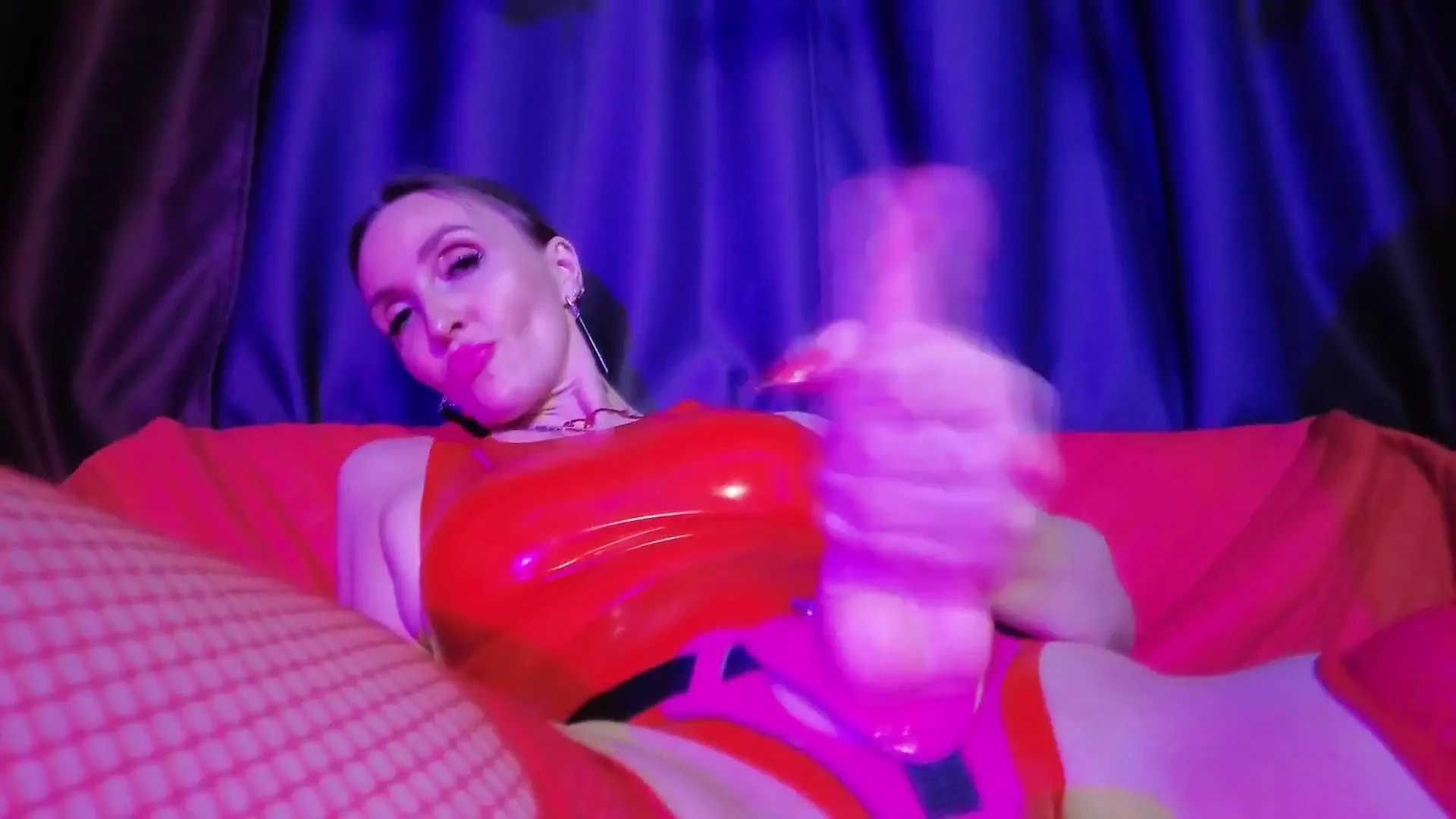 Röd gummi dominatrix eva latex femdom bdsm solo strapon leksaker stor röv mogen fetisch het sexig