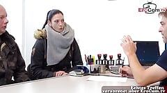 Niemiecka prawdziwa para próbuje ryzykownego seksu analnego w biurze i prawie się złapać