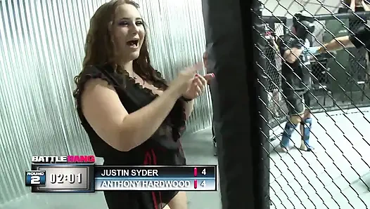 Приз за большую задницу для победительницы, и она любит сосать очень глубоко