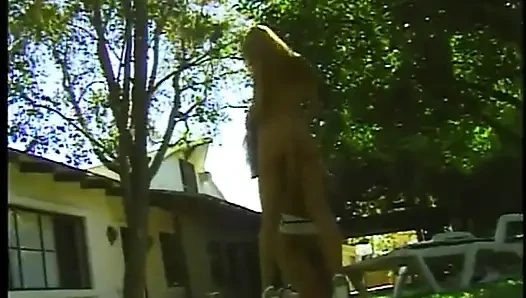 Zwei geile teenager mit kleinen titten in oralsex &vibratoren