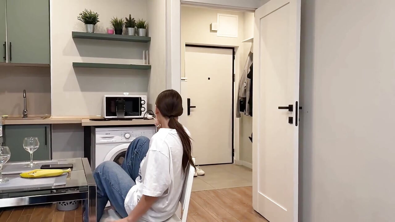Två kloaker bröt sig in i mitt hus och knullade min fitta