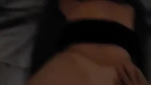 Милфа принимает молодой член в его студенческом общежитии