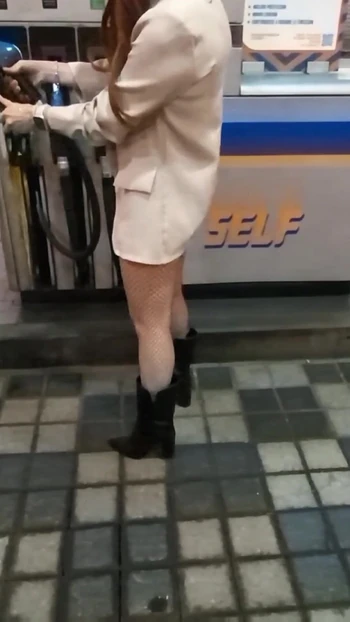 Put the petrol PUMP in my ass!