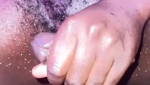 Bu takma yarakla yüksek sesle çığlık atıyordu
