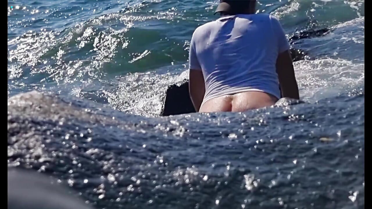Amateur - (italian Public Cumshot) Gets Excited in Public