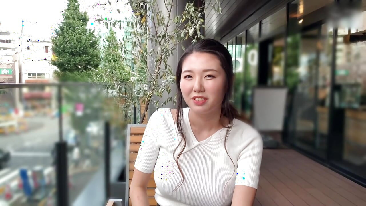A154F07 Small face, slim figure, and big breasts! A laid-back woman from the customer service industry with a busty, hairless beauty and a private shoot for intimate sex!