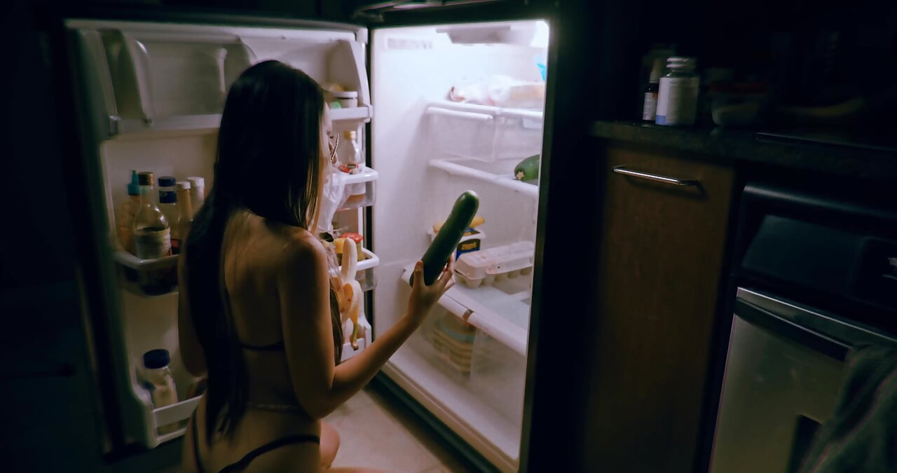 A késő esti konyhai snack fehérje arckifejezéssé válik