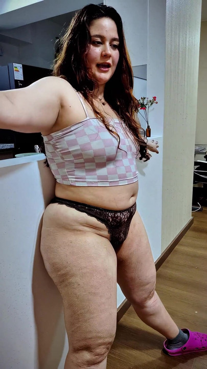 Nicole's Domme Dikke Plaagpartij: Schuddende Cellulitis Kont En Zachte Buikdans